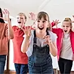 drama eğitimi özgüveni geliştirir.