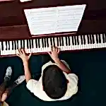 piyano notaları öğrenmek piyano çalmanın ilk adımıdır.