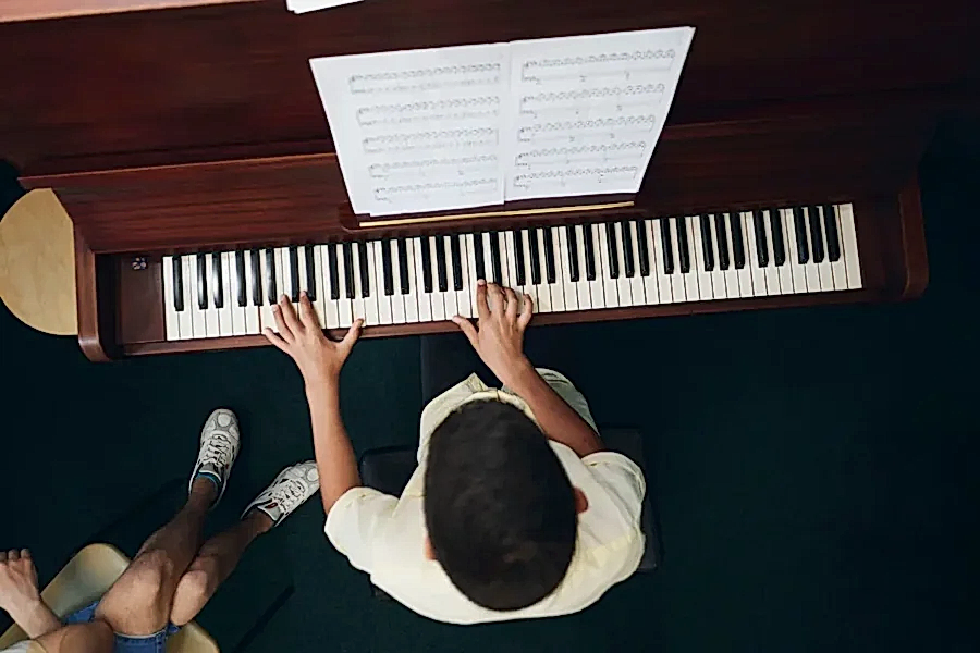 piyano notaları öğrenmek piyano çalmanın ilk adımıdır.