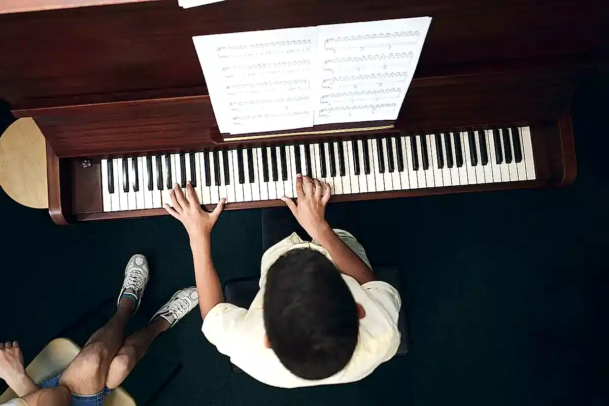 piyano notaları öğrenmek piyano çalmanın ilk adımıdır.