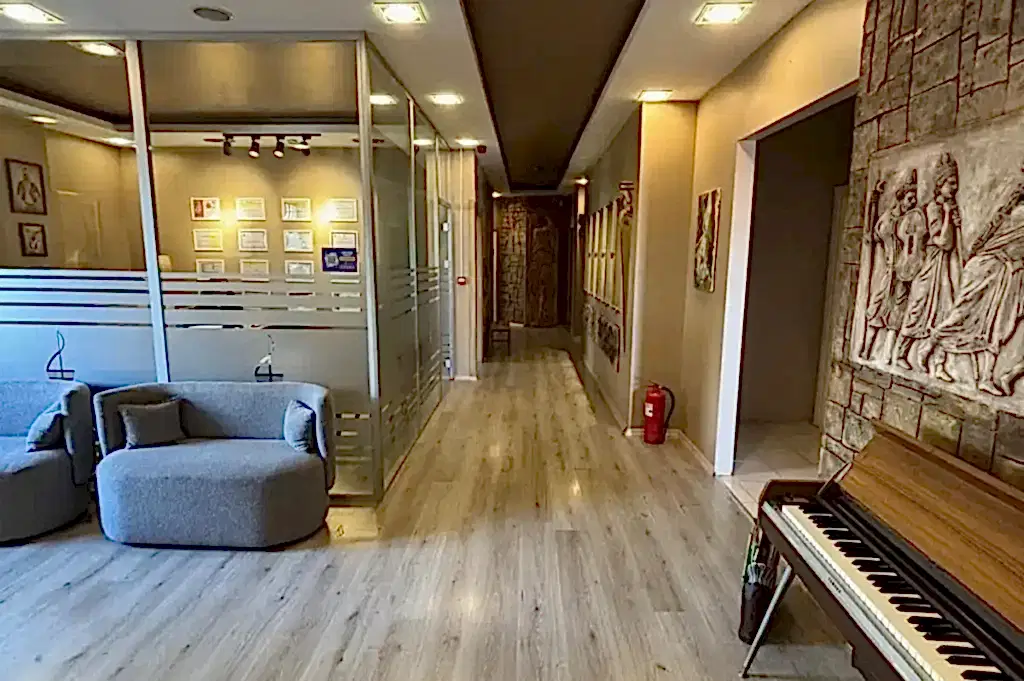 Okyanus sanat birçok alanda sanatseverlere hizmet vermektedir.