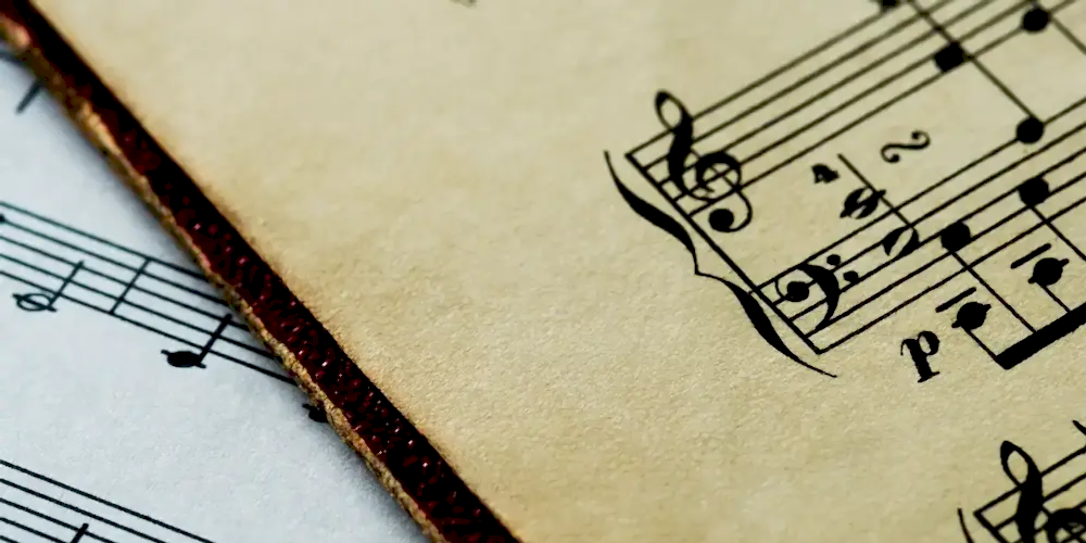 Müzik teorisi başlangıçta öğrenilmesi gereken temel bilgidir.