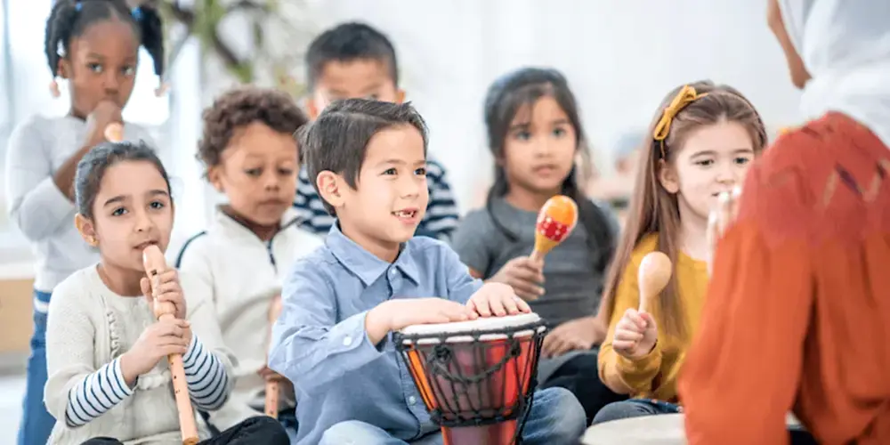 Okul öncesi müzik eğitimi, çocukların erken yaşta müzik, ritim ve hareketle tanışmasını sağlayan özel bir yöntemdir.