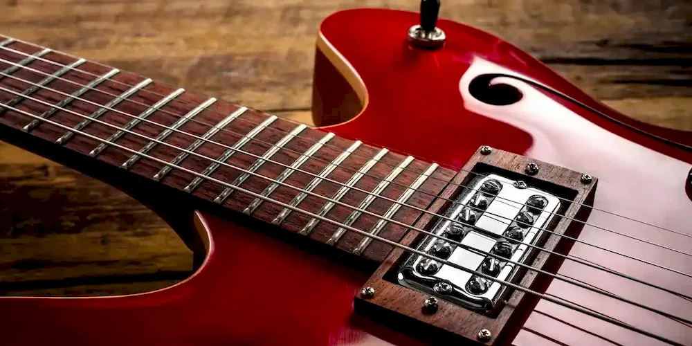 Elektro gitar eğitimi için okyanus sanatla iletişime geçin.