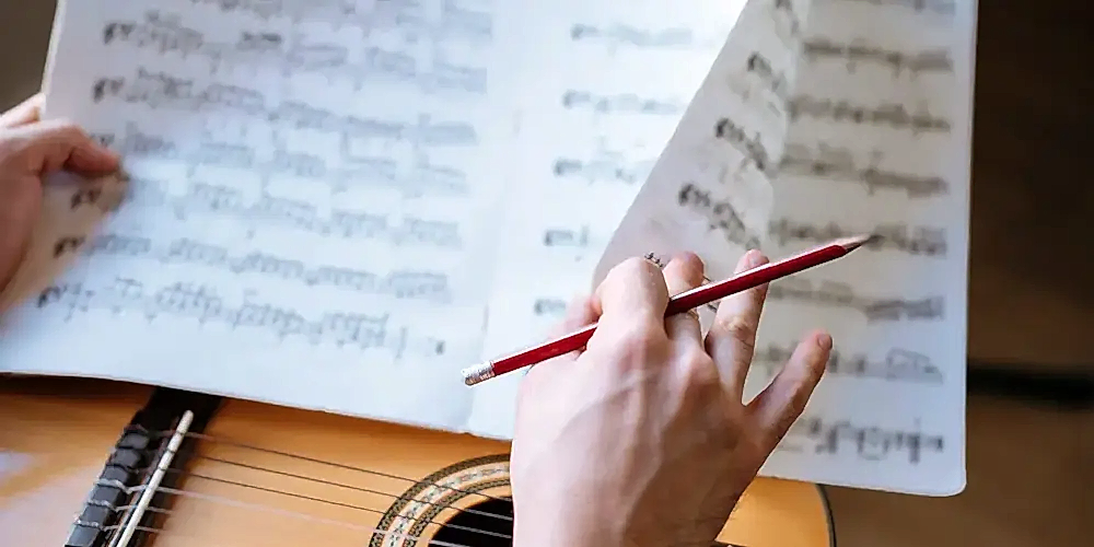 Solfej müzik eğitimi için öğrenilmesi gereken temellerden biridir.