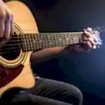 Gitar çalma doğru tutuş ve akorla başlar.